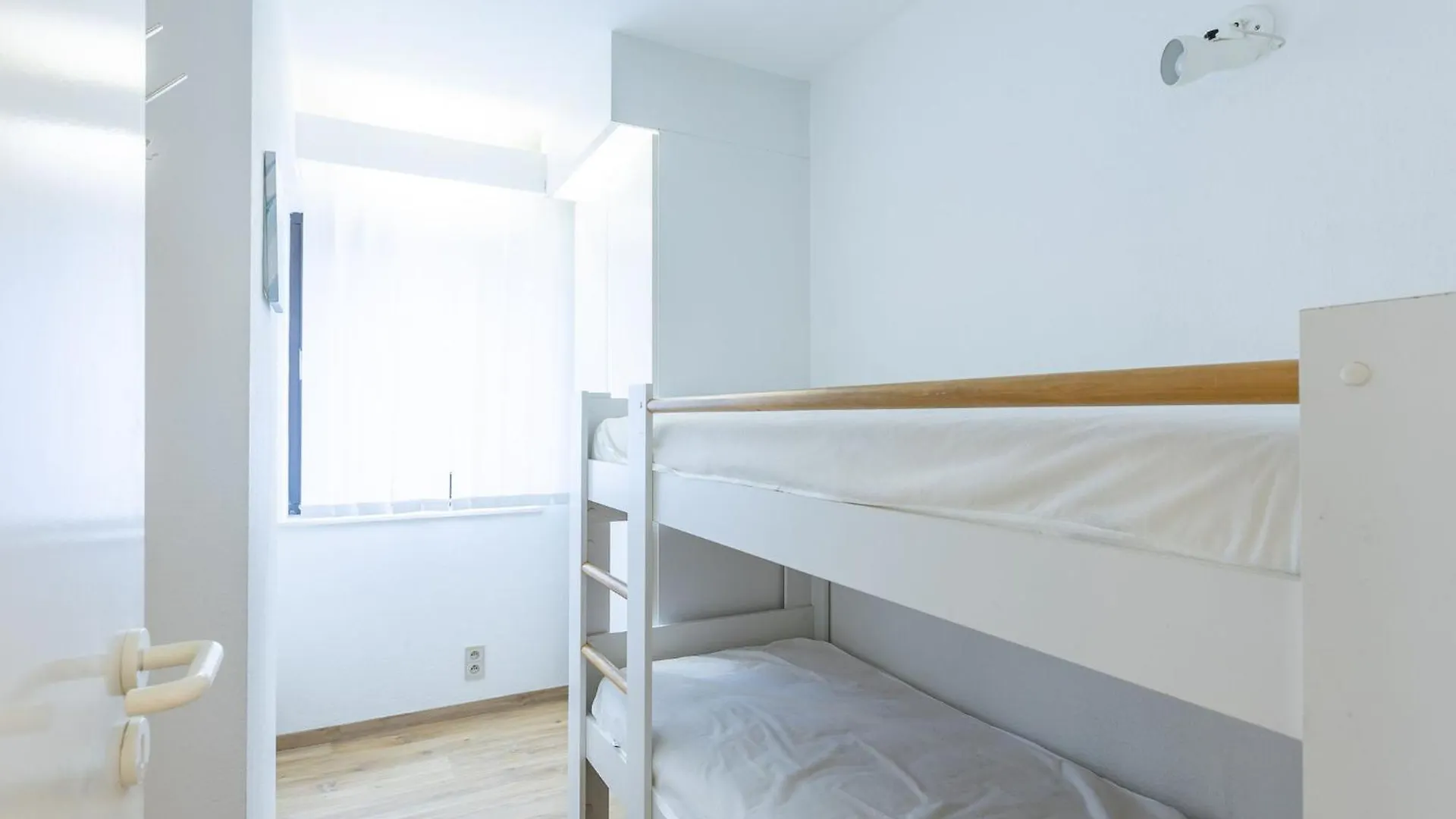 מידלקרק Corner Apartment On 5Th Floor