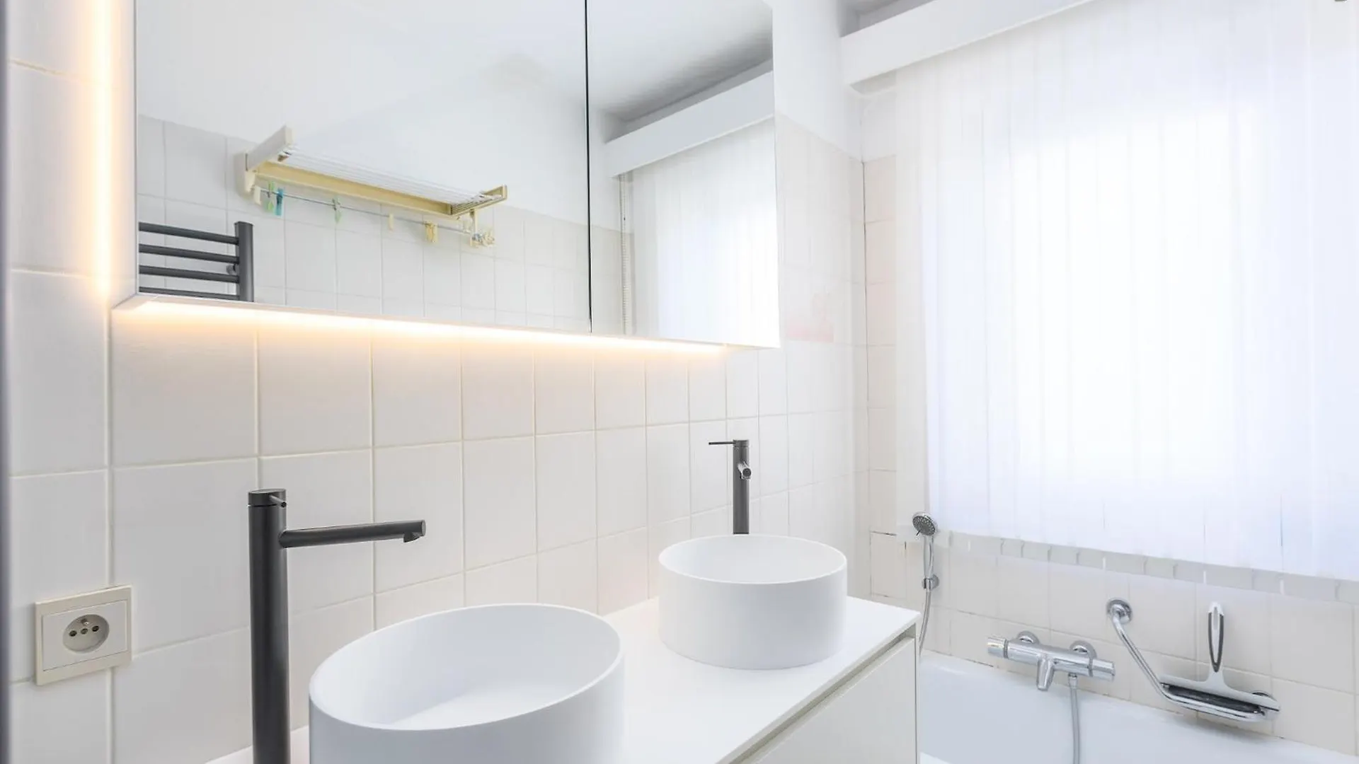 מידלקרק Corner Apartment On 5Th Floor 0*,